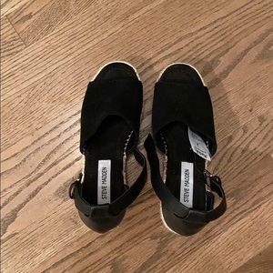 Brand new Steve Madden wedges 🤩